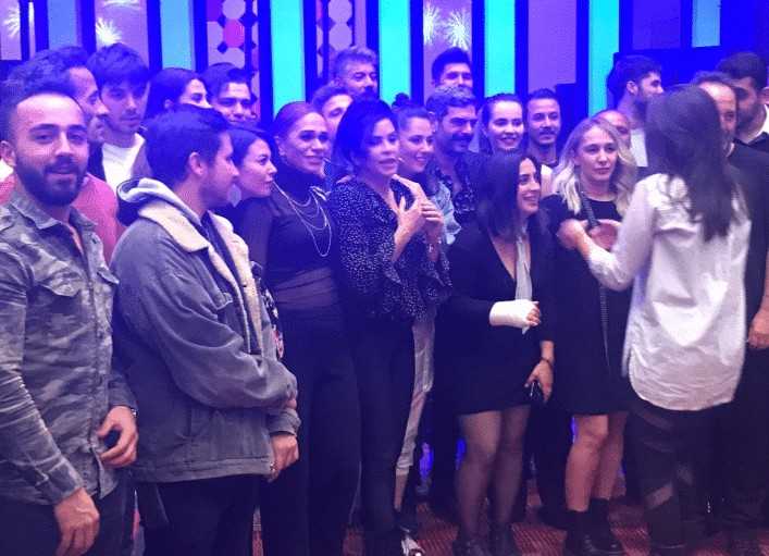 Güvercin dizisinin oyuncuları ilk bölümü birlikte izledi! Güvercin dizisinin oyuncuları ilk bölümü birlikte izledi!