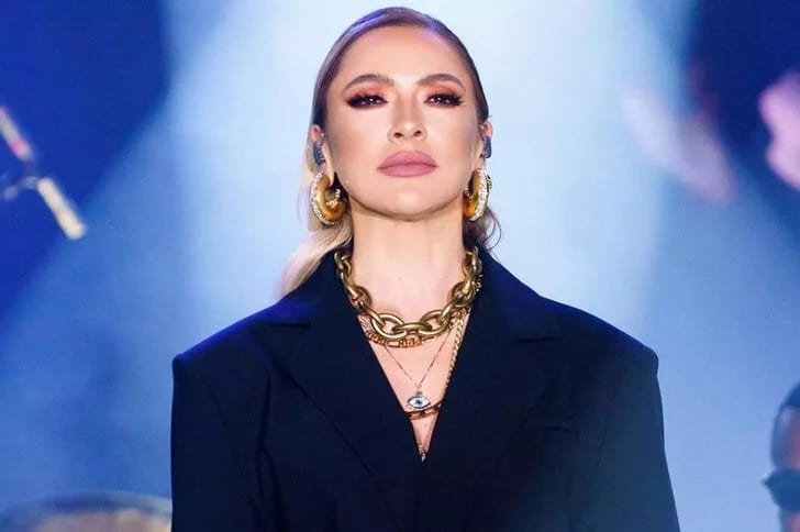 Hadise Hollanda'dan seslendi! "Gurbetçi bir ailenin evladıyım..."
