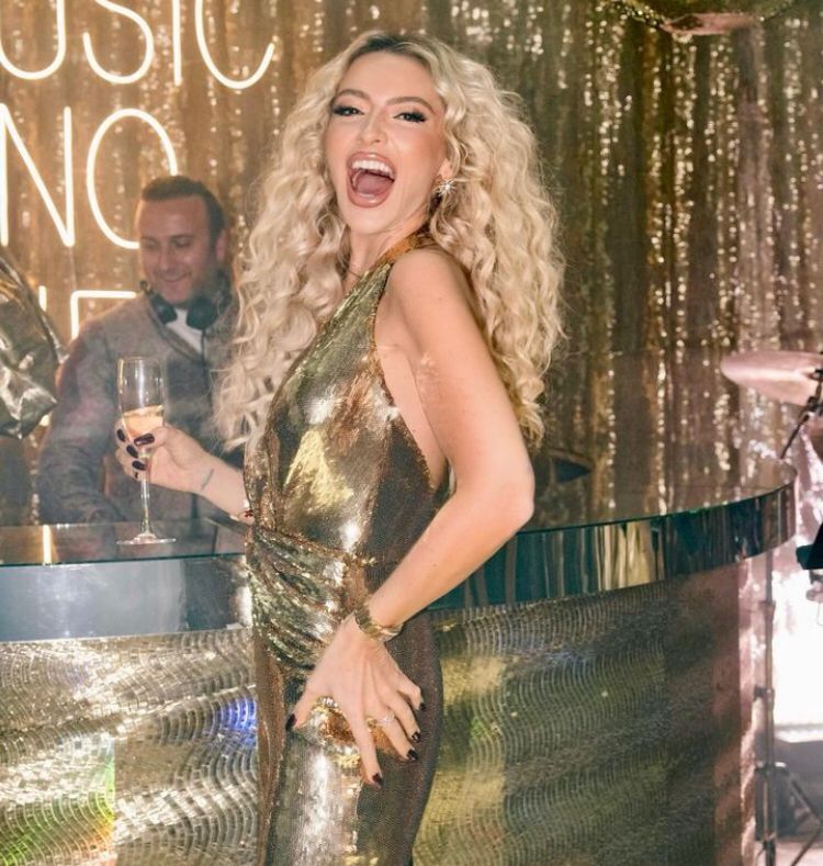 Hadise'den doğum günü partisi!