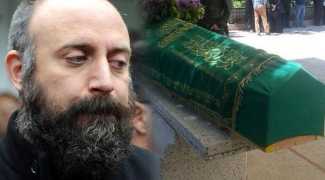 Halit Ergenç annesini gözyaşlarıyla uğurladı