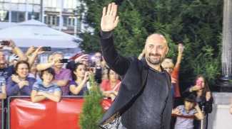 Halit Ergenç o ülkede ilgiden şaşkına döndü!