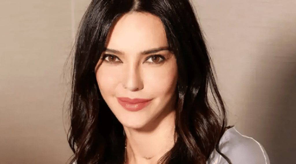 Hande Ataizi’den ‘evlilik’ itirafı! Hande Ataizi'den 'evlilik' itirafı!