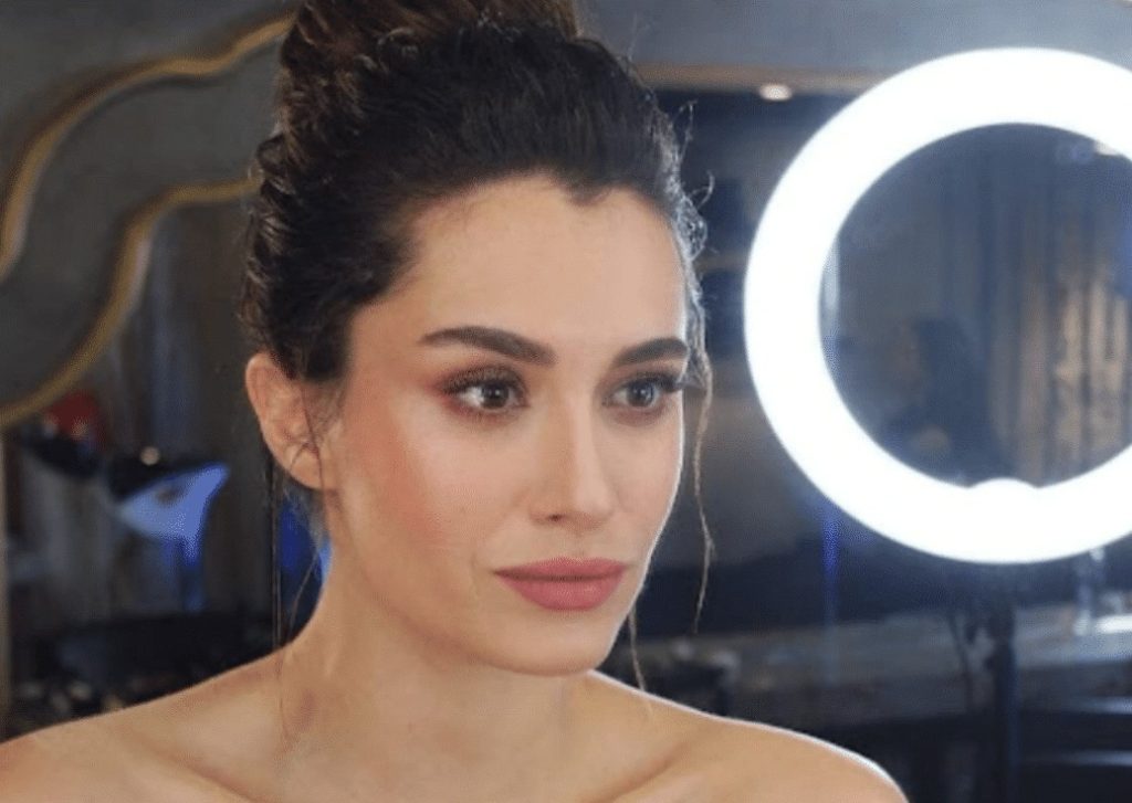 Hande Doğandemir takipçisine sert çıktı Hande Doğandemir takipçisine sert çıktı