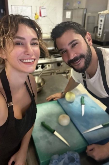 Hande Doğandemir ve Uğur Güneş'li "Aşk ve Yemek" filminden ilk kareler geldi!