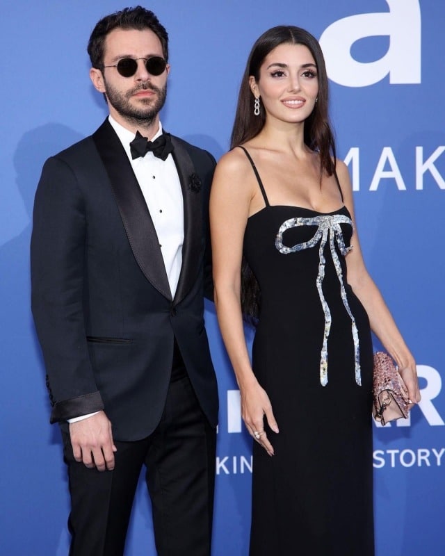 Hande Erçel ve Hakan Sabancı el ele objektiflerin karşısında!