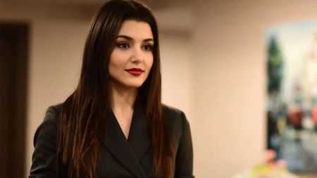 Hande Erçel yeni dizisi Yarım Kalan Aşklar Dairesi'nden ayrıldı!