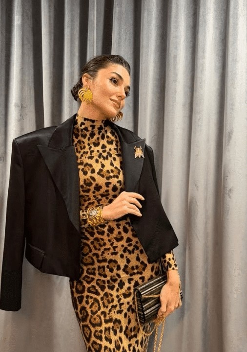 Hande Erçel zirveyi bırakmıyor! Hande Erçel zirveyi bırakmıyor!