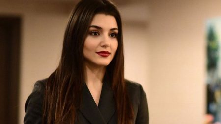 Hande Erçel'den yeni bir dizi daha geliyor!