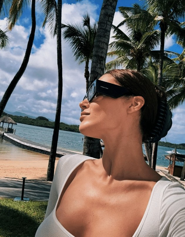 Hande Erçel’in yeni rotası belli oldu Hande Erçel'in yeni rotası belli oldu