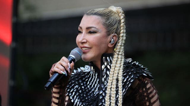 Hande Yener acı haberi duyurdu