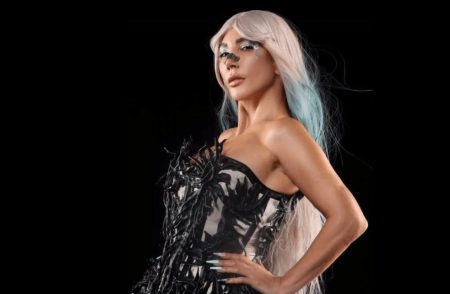 Hande Yener İzmir'i sallayacak