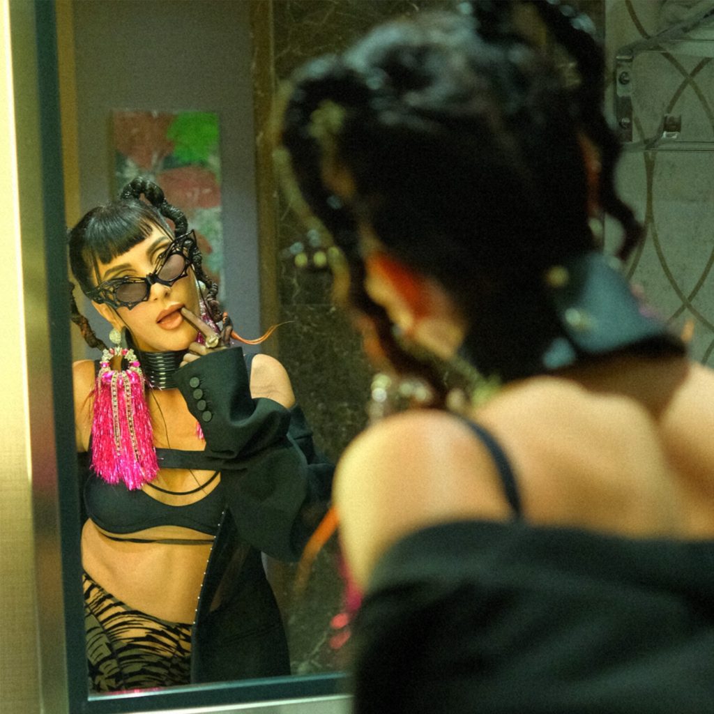 Hande Yener 'Zombi' ile iddialı bir çıkış yapıyor