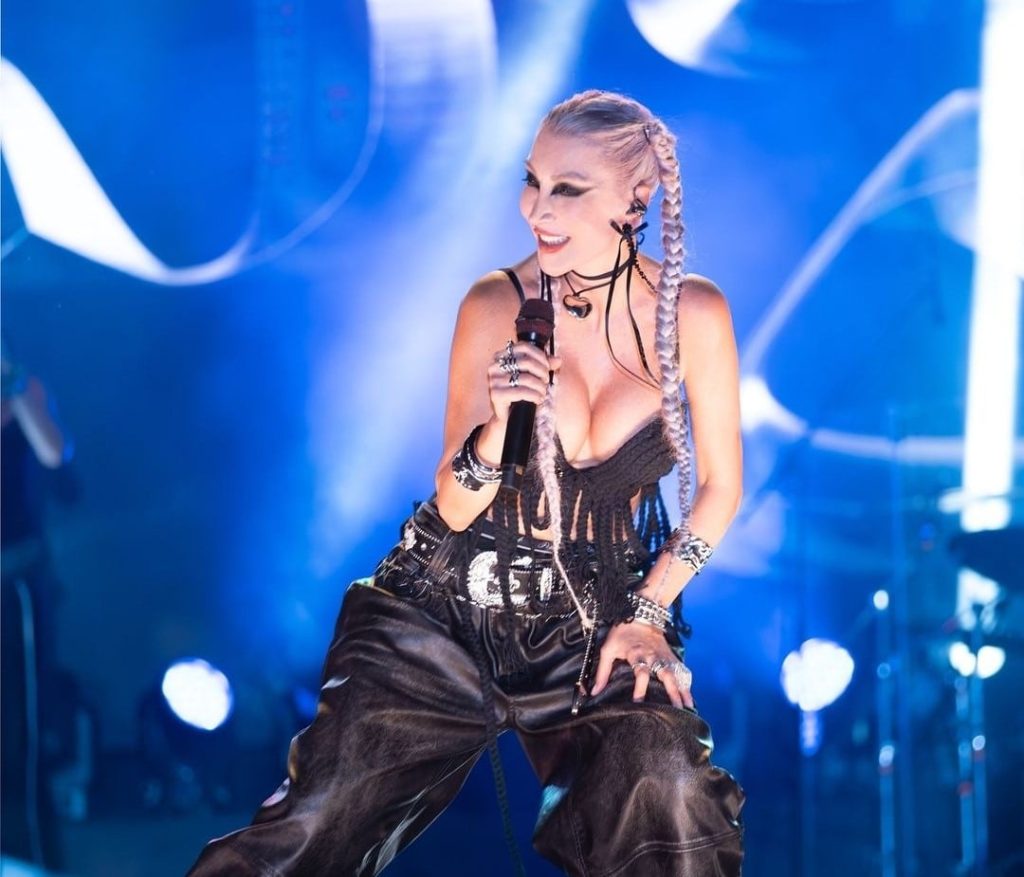 Hande Yener'den 80 bin kişilik konser!