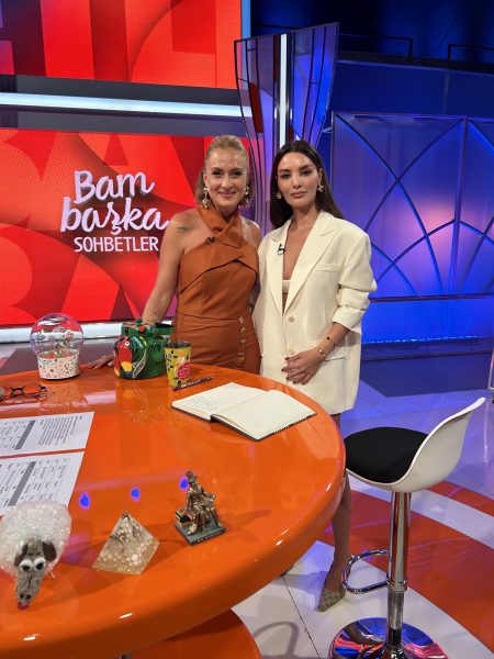 Hazal Filiz Küçükköse ilk kez ikizini paylaştı