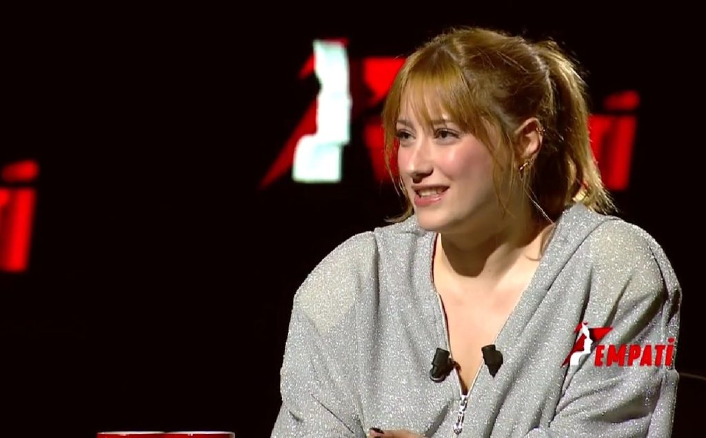 Hazal Kaya: "Çağatay Ulusoy'un evine sığındım!"