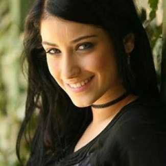 Hazal Kaya çılgınlığı