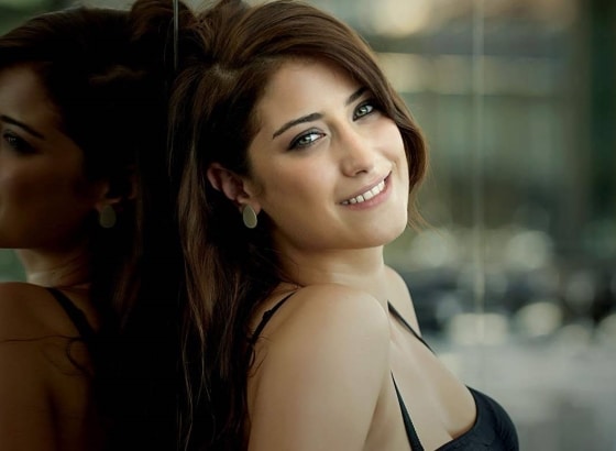 Hazal Kaya Menajerimi Ara dizisine konuk oluyor!