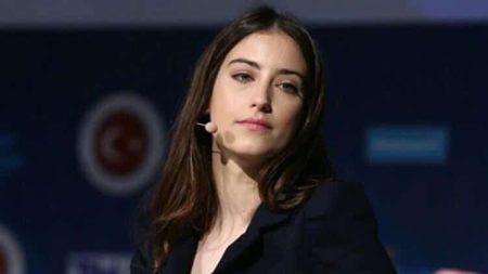 Hazal Kaya nasıl ünlü oldu? İşte yıldızın hikayesi..