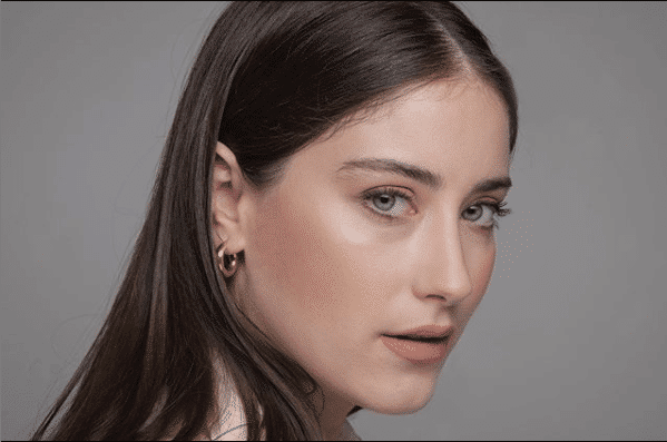 Hazal Kaya röportajında feminist olduğunu açıkladı!