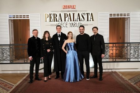 Hazal Kaya ve Selahattin Paşalı'nın Pera Palas'ta Gece Yarısı sete çıktı! İşte 2. sezon yayın tarihi!