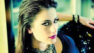 Hazal Kaya yeni dizisiyle iddialı geliyor!