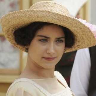 Hazal Kaya yeni yaşına Makedonya'da girdi