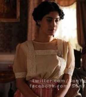 Hazal Kaya'nın dizisinden ilk fotoğrafı
