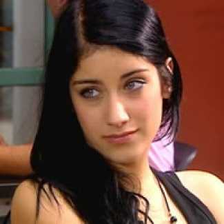 Hazal Kaya'nın yeni filmi sınıfta kaldı!