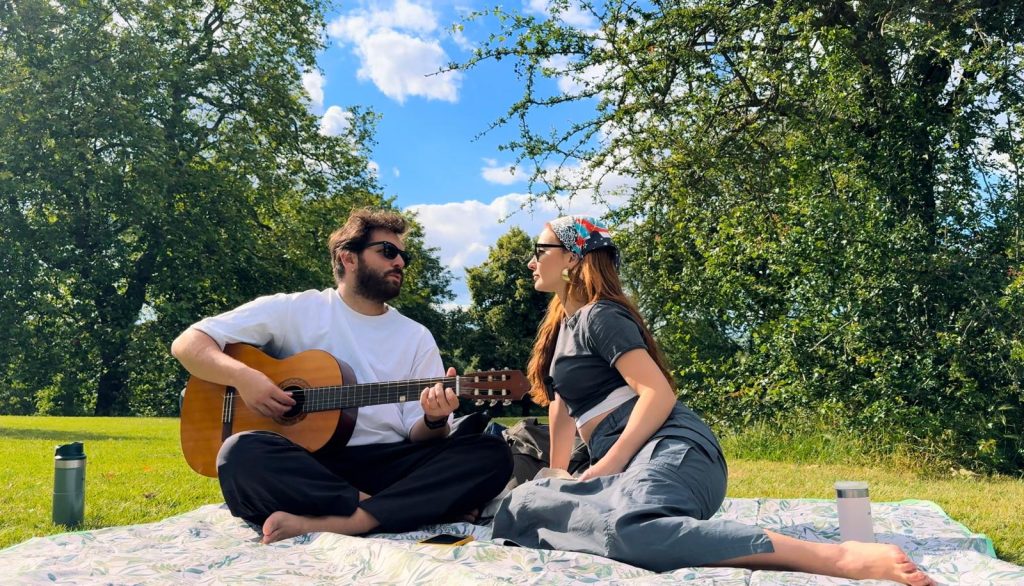 "Her Yerde" ile ünlü oyuncular sınırları aşıyor