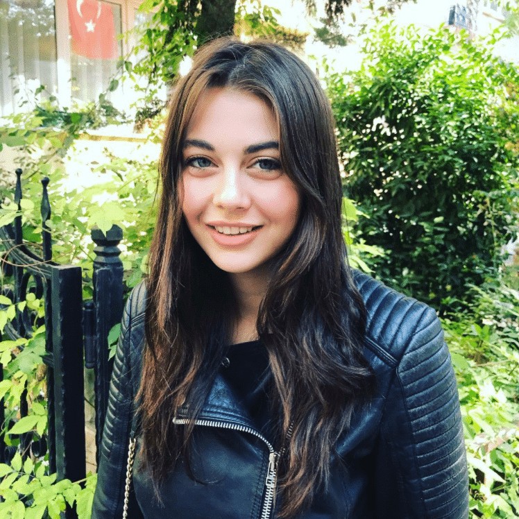 Hıçkırık dizisi konusu ve oyuncu kadrosu belli oldu mu? Hıçkırık dizisi konusu ve oyuncu kadrosu belli oldu mu?