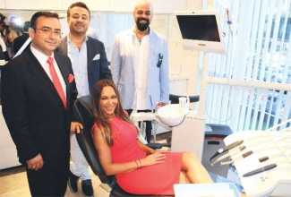 Hülya Avşar'ın yine muzipliği tuttu!