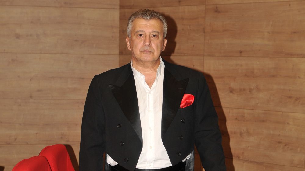 Hüseyin Avni Danyal Ziyaretçi oyunuyla perde diyecek!