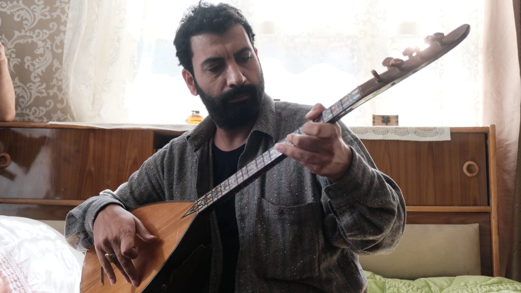 İki Gözüm Ahmet: Sürgün için açıklama: "Hukuki engel yok