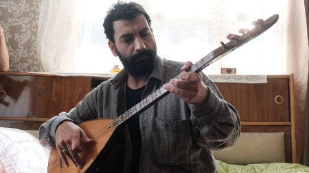 İki Gözüm Ahmet: Sürgün için açıklama: "Hukuki engel yok