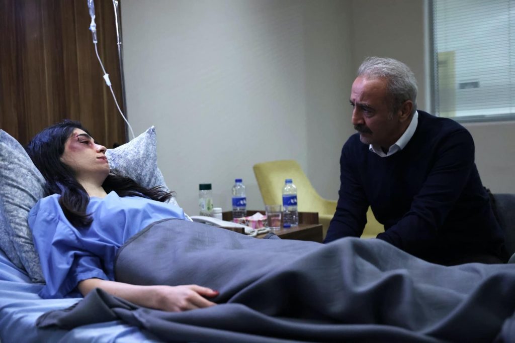 İnci Taneleri 7. Bölümde Dilber yaralarına rağmen sahneye çıktı! Cihan