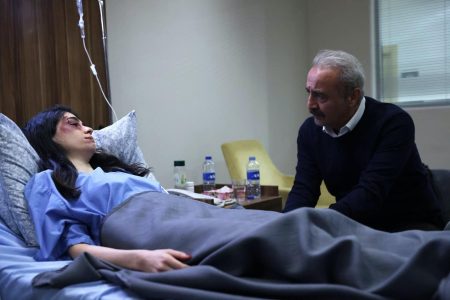 İnci Taneleri 7. Bölümde Dilber yaralarına rağmen sahneye çıktı! Cihan