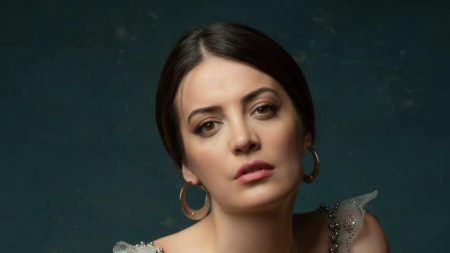 İrem Sak: 'Böyle bir senaryo gelmeyince kendim yazdım'