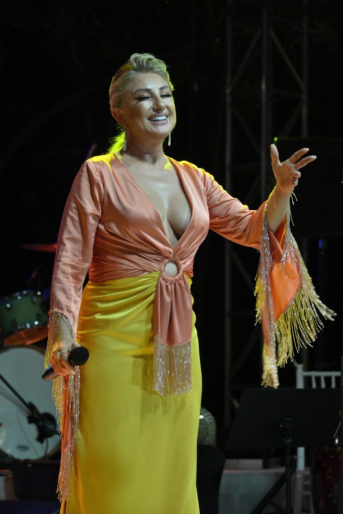 İş Bankası'nın 100'üncü yıl konserinde Muazzez Ersoy fırtınası esti