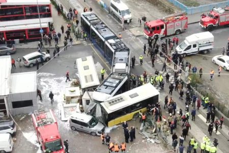 İstanbul Alibeyköy'de tramvayın otobüsle çarpıştığı kazada vatman tutuklandı!