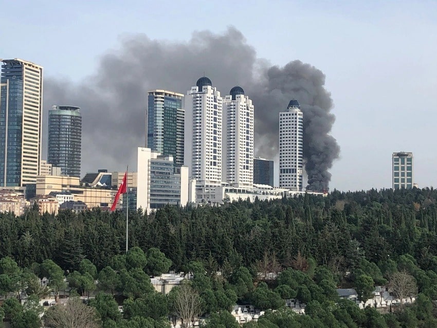 İstanbul Metro City AVM'de yangın!