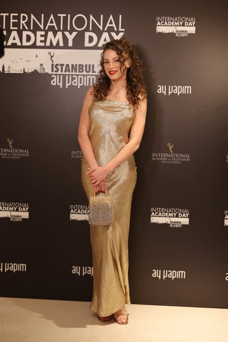 İşte Serenay Sarıkaya'nın o stilinin bedeli!