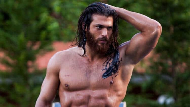 İtalya'da büyük ilgi gören Can Yaman Sandokan dizisi ile hayranlarına kavuşacak!