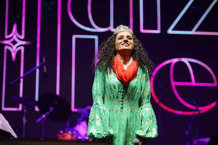 İzmir'den Yıldız Tilbe geçti