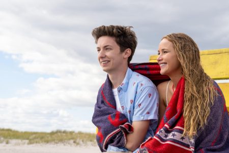 Jennifer Lawrence “Büyü de Gel” filmiyle seyirciyi kahkahaya boğacak!
