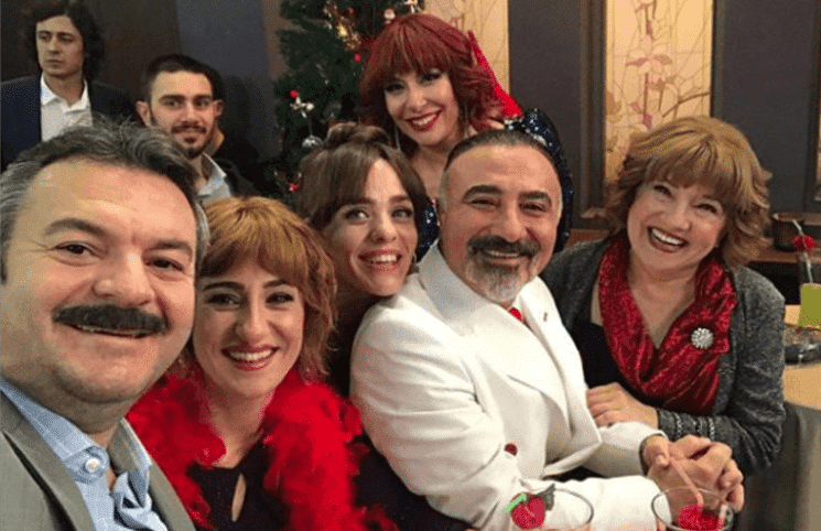 Jet Sosyete yeni bölüm bu hafta olacak mı? Sevgililer Günü konsepti ile Jet Sosyete geliyor!