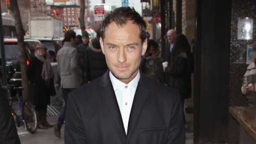 Jude Law yeni dizi 'The Young Pope' ile geliyor!