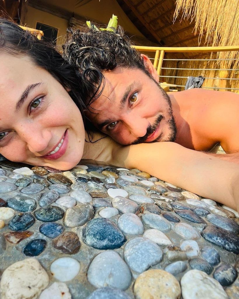 Kaan Yıldırım'ın Pınar Deniz'e olan aşk dolu bakışları gündem oldu!