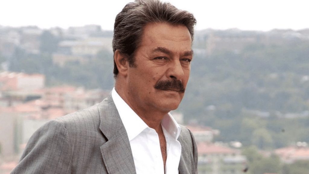 Kadir İnanır uyandırıldı Kadir İnanır uyandırıldı