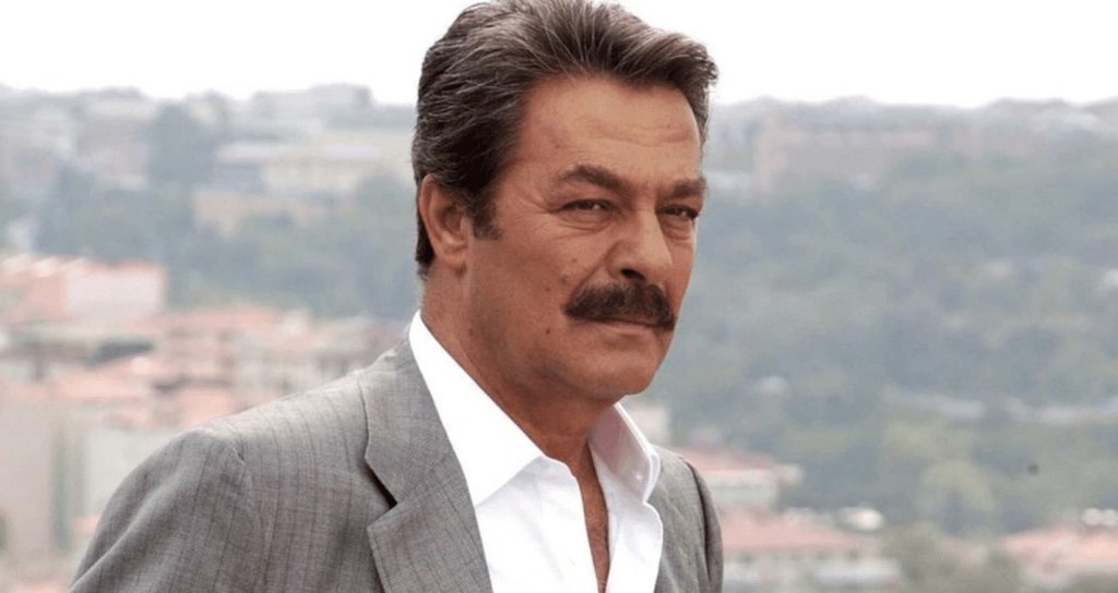 Kadir İnanır’dan haber var Kadir İnanır'dan haber var
