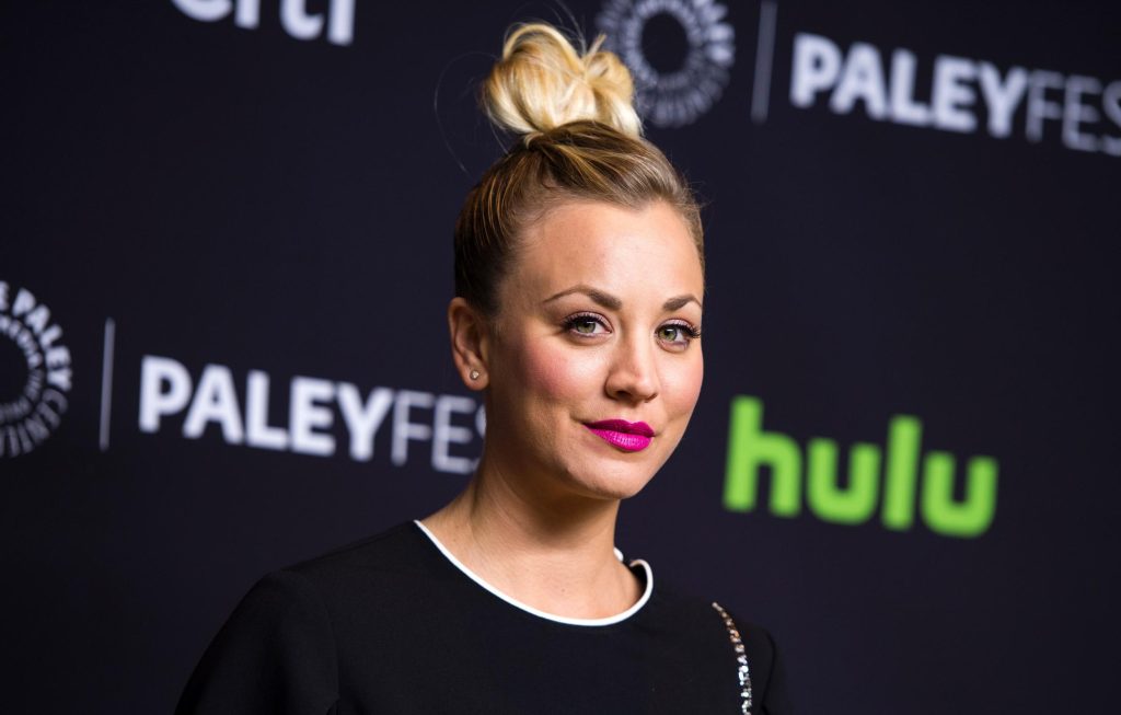 Kaley Cuoco yeni dizisi The Flight Attendant ile geliyor!